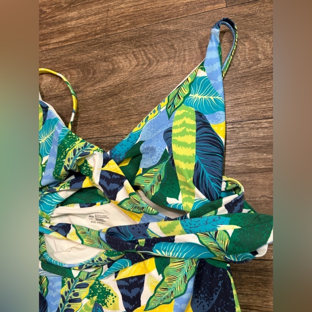 Aerie Women's L Floral Wrap One Piece Swim Suit Full Coverage
Green Blue Yellow - Picture 4 of 8